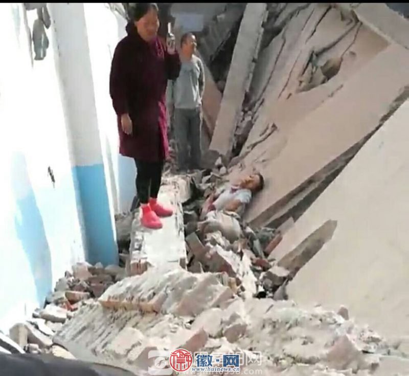 拆除居民楼，三名工人当场被砸死，事发太和这个镇！