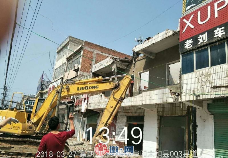 拆除居民楼，三名工人当场被砸死，事发太和这个镇！