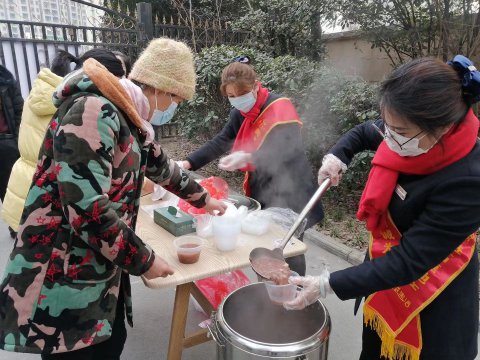 “腊八”送温暖，安徽高速地产物业“粥”到暖人心