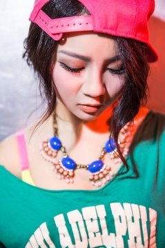 网络女主播“巫小狸”推出首张专辑《我们相爱