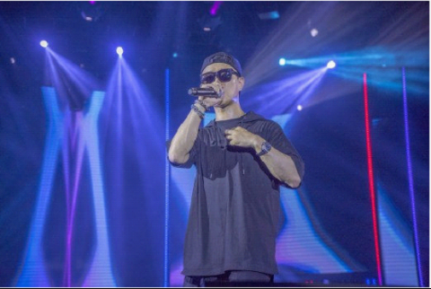 YY直播出大事 姜Gary玩唱会百万粉丝人气火爆