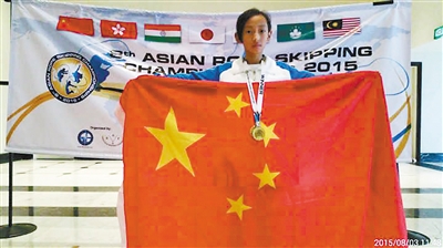 亚洲跳绳锦标赛上 重庆女孩王美诺打破记录夺首